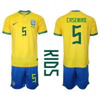 Brasilien Casemiro #5 Fußballbekleidung Heimtrikot Kinder WM 2022 Kurzarm (+ kurze hosen)